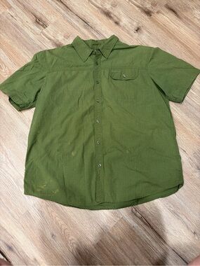 Realtree Men's Short Sleeve Button-Down Shirt in Olive Green